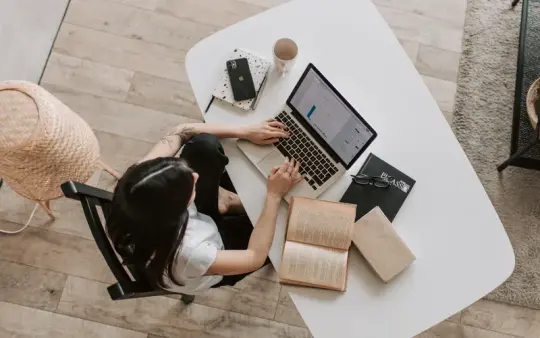 A site open on a laptop and a phone