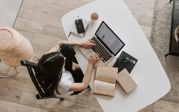 A site open on a laptop and a phone
